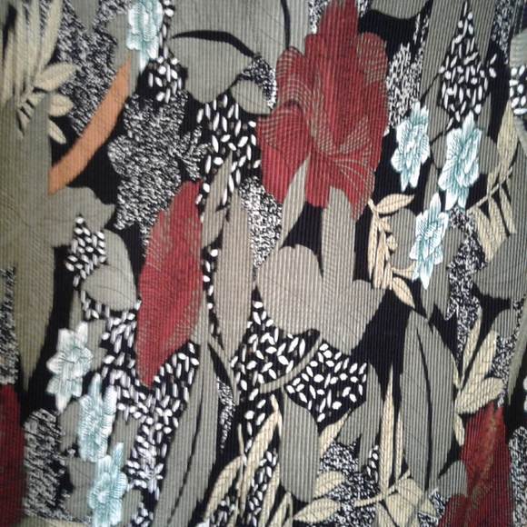 Plus we floral tank top - Picture 3 of 4